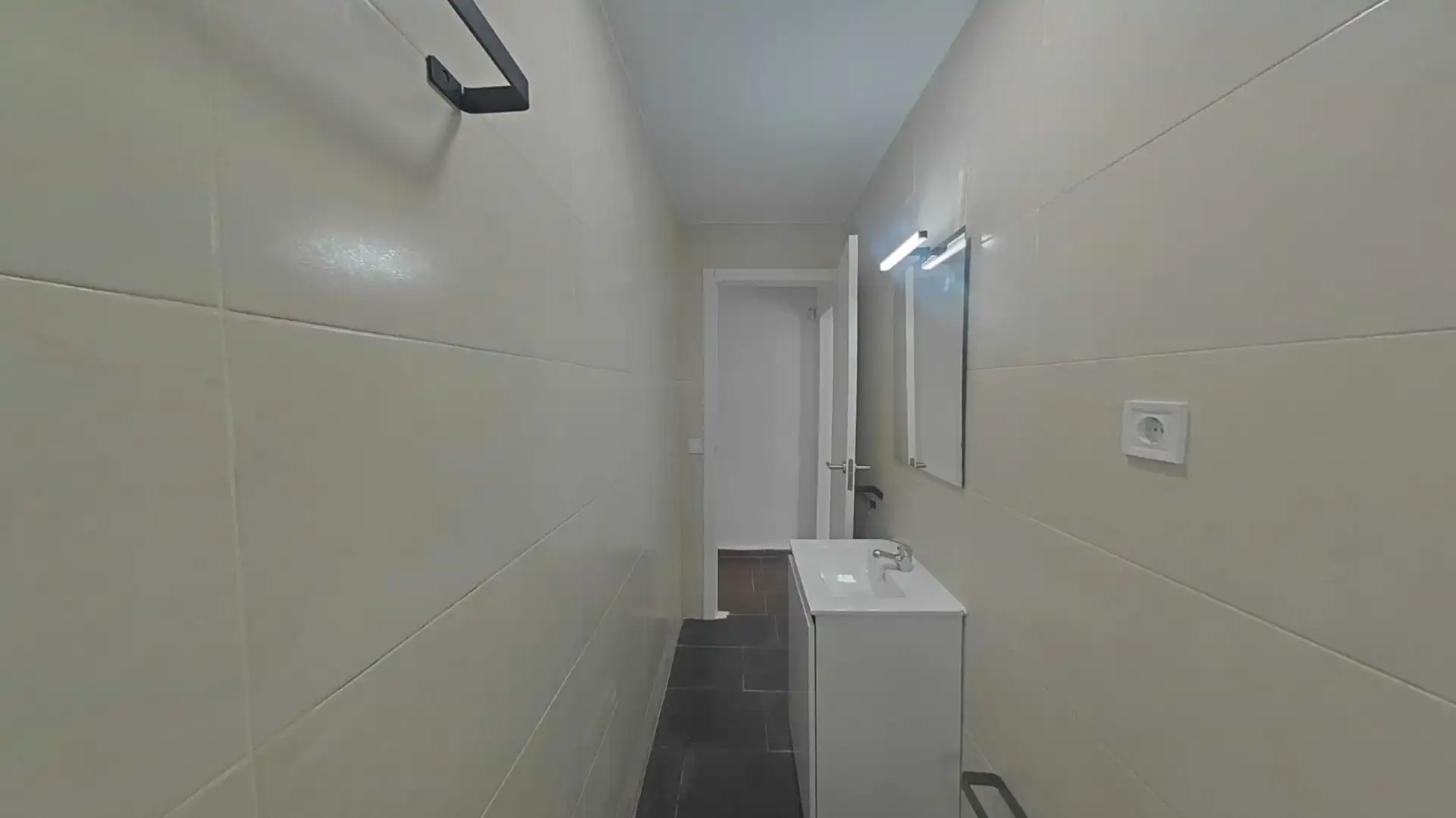 Baño de Piso en venta en L'Hospitalet de Llobregat con Balcón