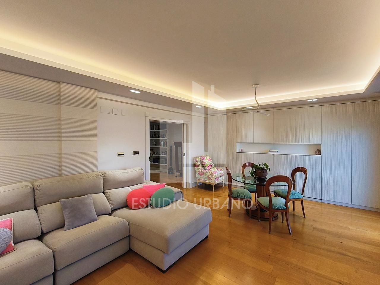 Living room of Flat for sale in Salamanca Capital  with Air Conditioner, Heating and Balcony