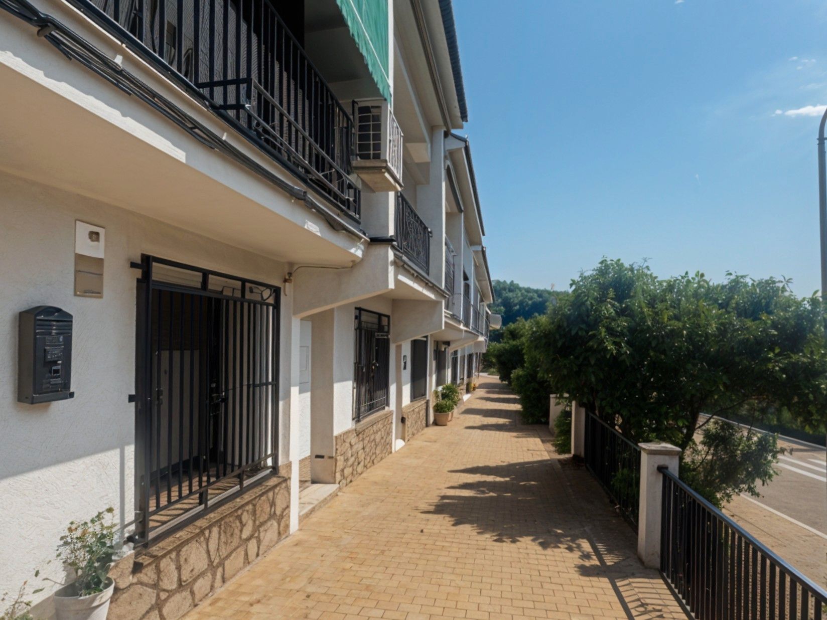 Vista exterior de Casa adosada en venda en Lanzahíta amb Aire condicionat, Calefacció i Moblat