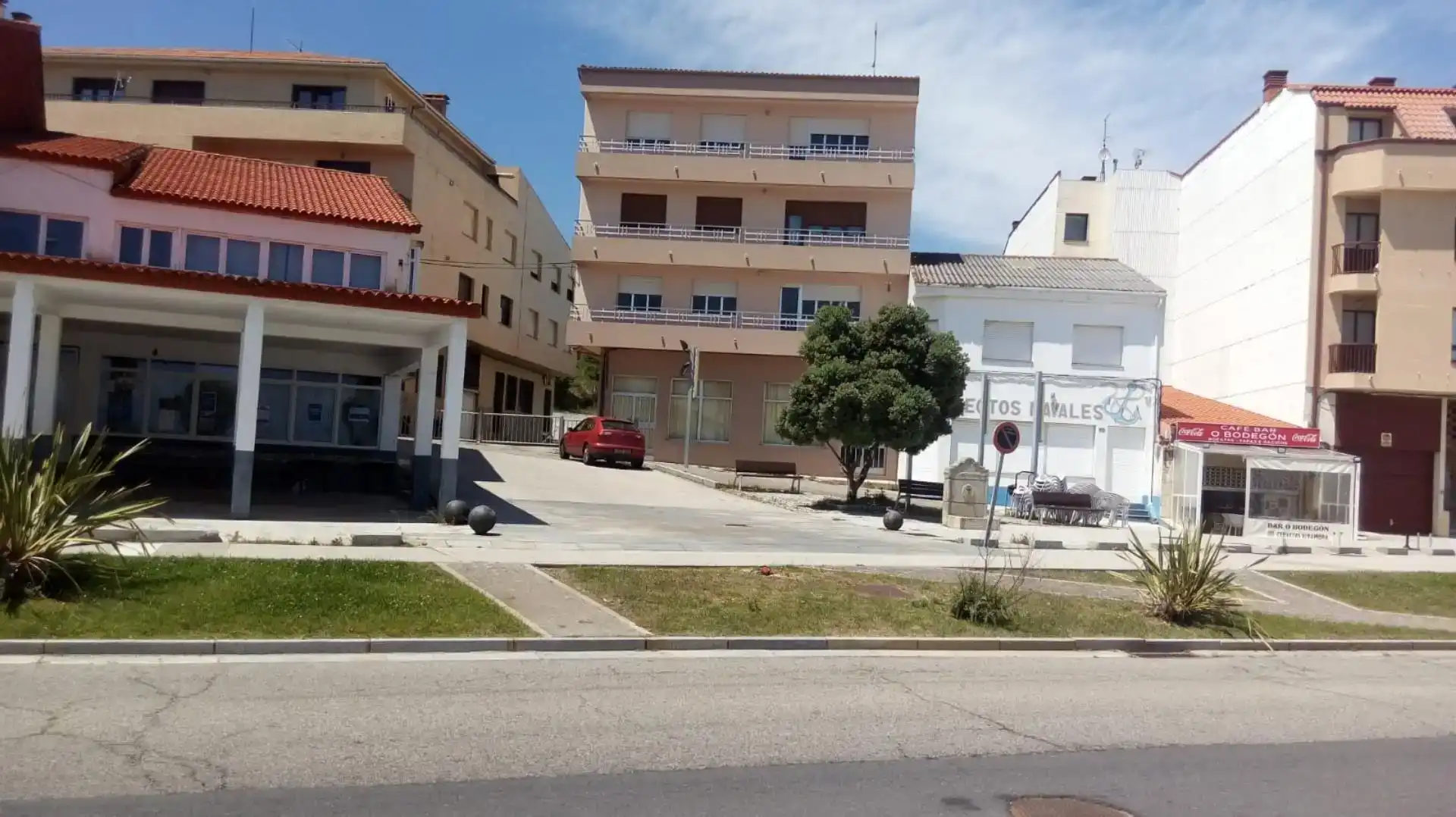 Vista exterior de Planta baja en venta en Ribeira