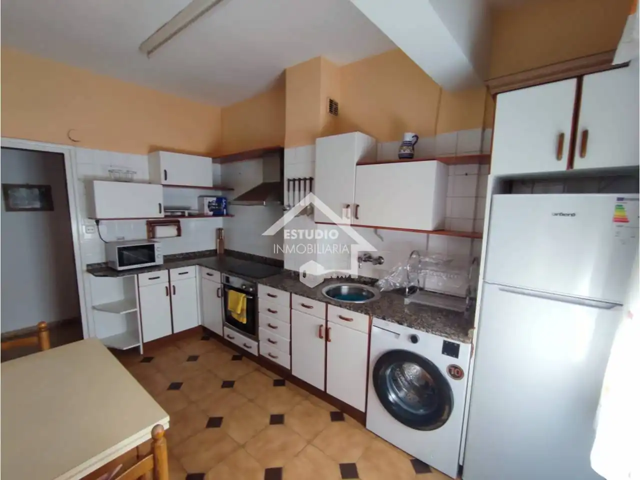 Cuina de Pis de lloguer en  Logroño amb Calefacció, Moblat i Balcó