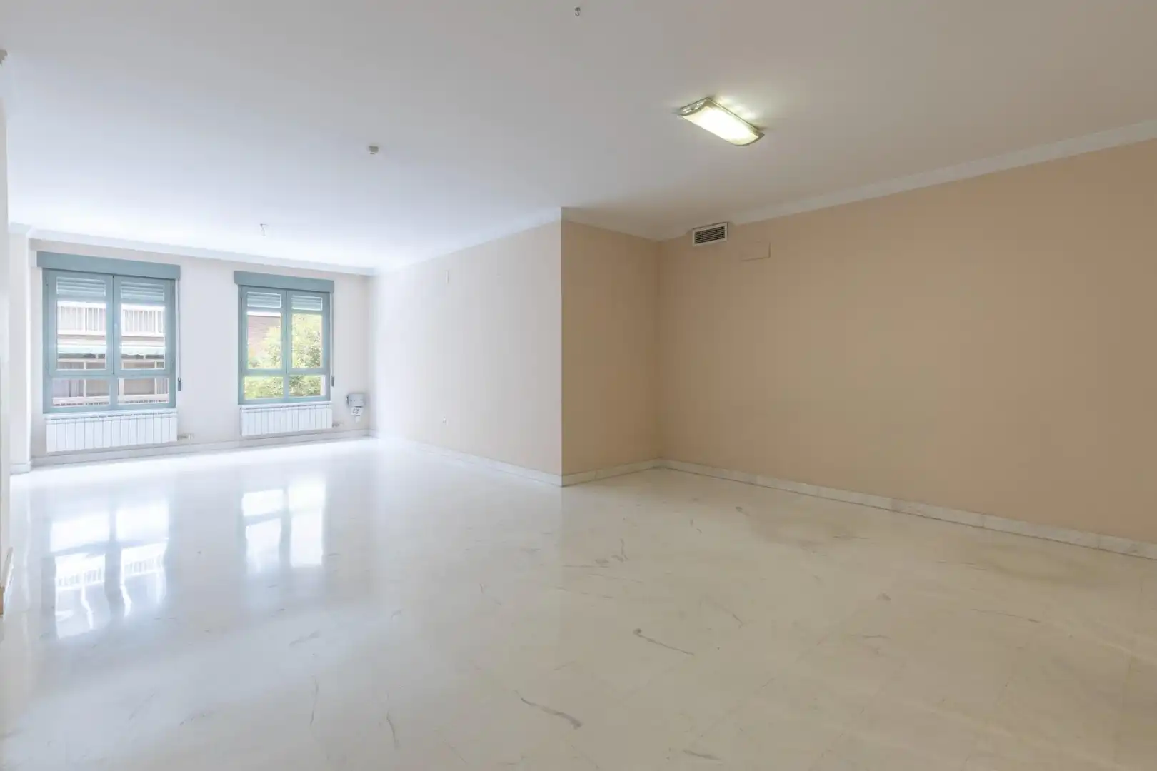 Flat for sale in Granada  with Air Conditioner and Heating