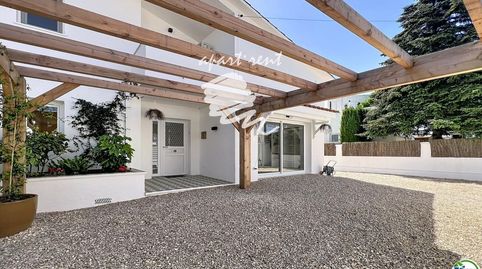 PENÍ Casa renovada con 5 habitaciones y licencia turística en Empuriabrava, imatge 4
