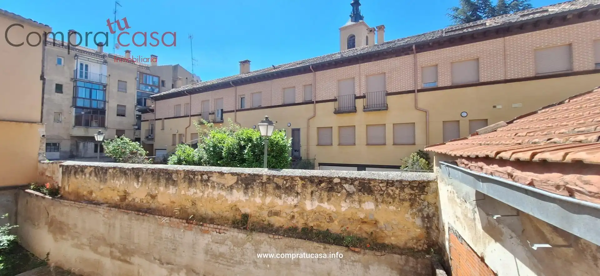 Vista exterior de Edificio en venta en Segovia