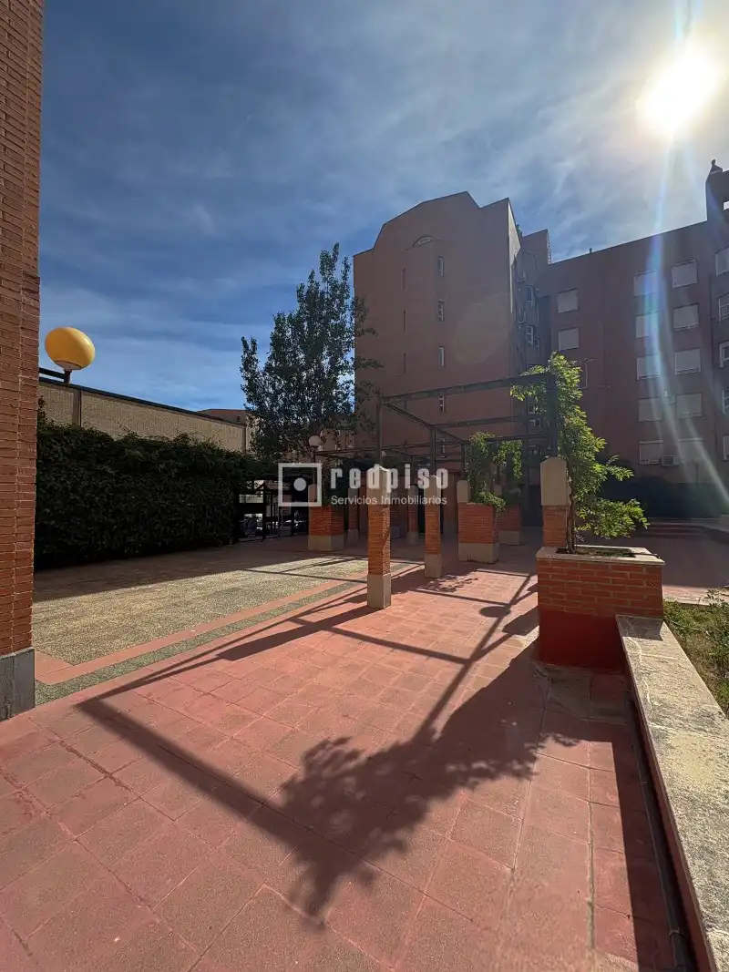 Vista exterior de Piso en venta en Madrid con Terraza y Trastero