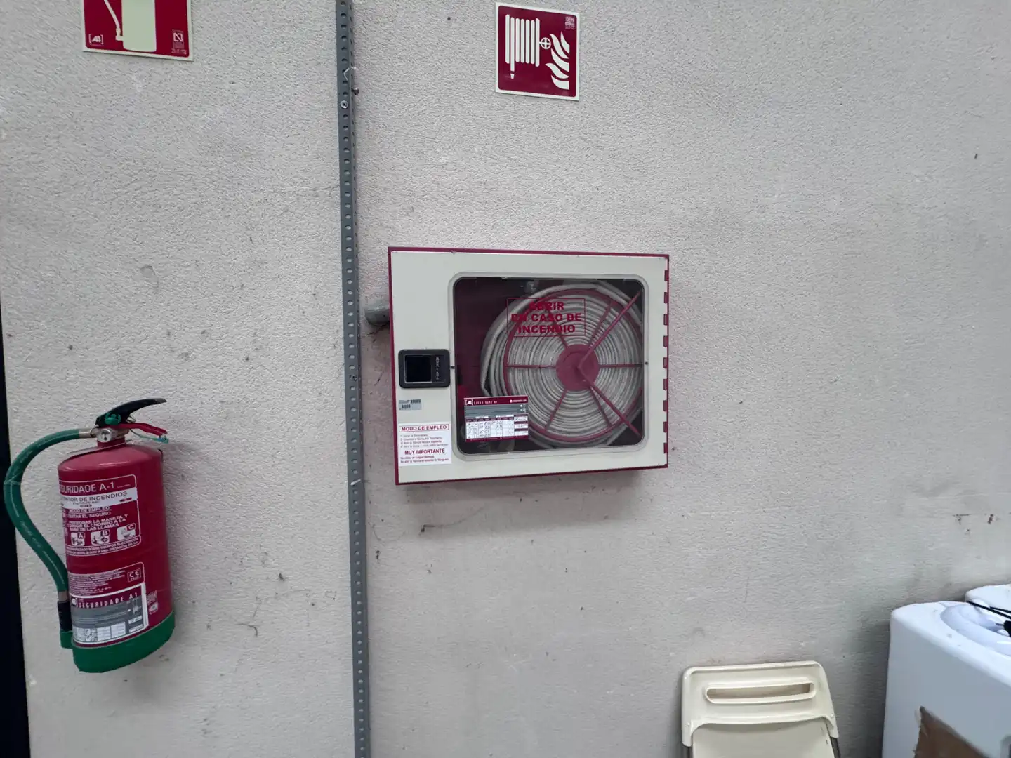 Parkplatz von Fabrikhallen zur Miete in Santiago de Compostela  mit Alarm