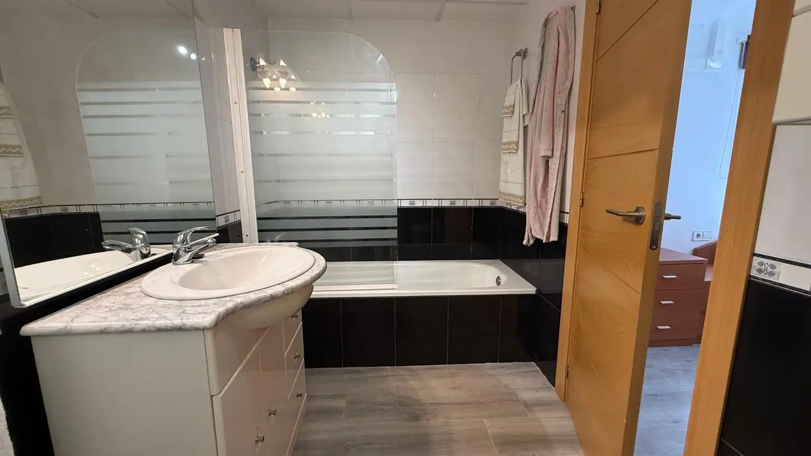 Bany de Casa o xalet en venda en Chiva amb Aire condicionat, Calefacció i Jardí privat