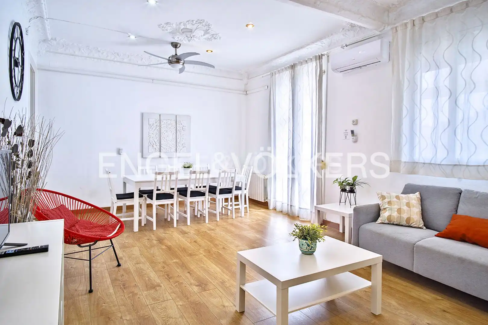Sala d'estar de Pis en venda en Barcelona amb Aire condicionat, Calefacció i Parquet