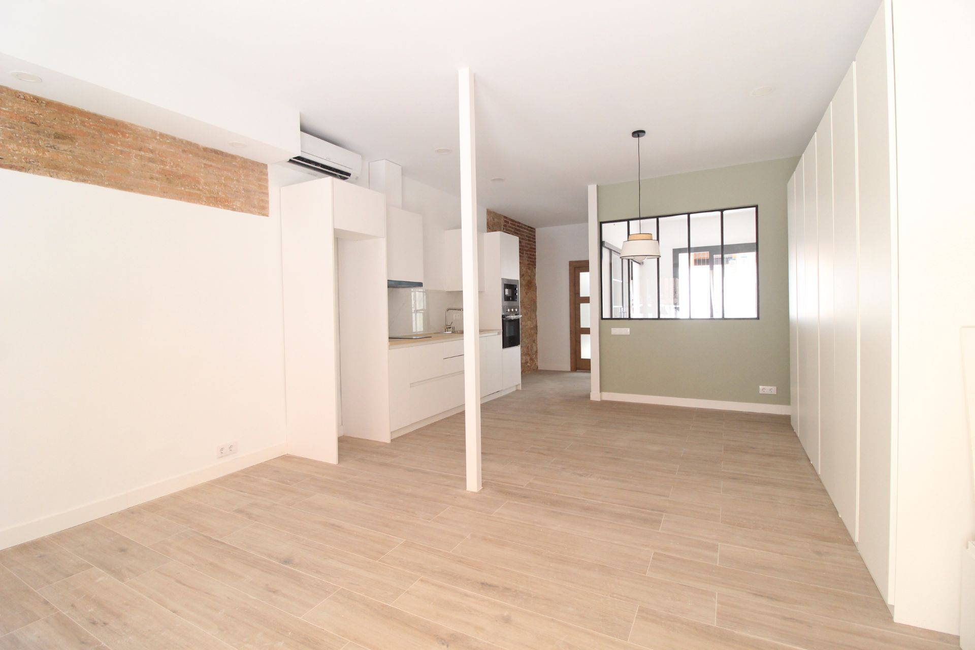 Kitchen of Planta baja for sale in  Barcelona Capital  with Air Conditioner, Heating and Oven