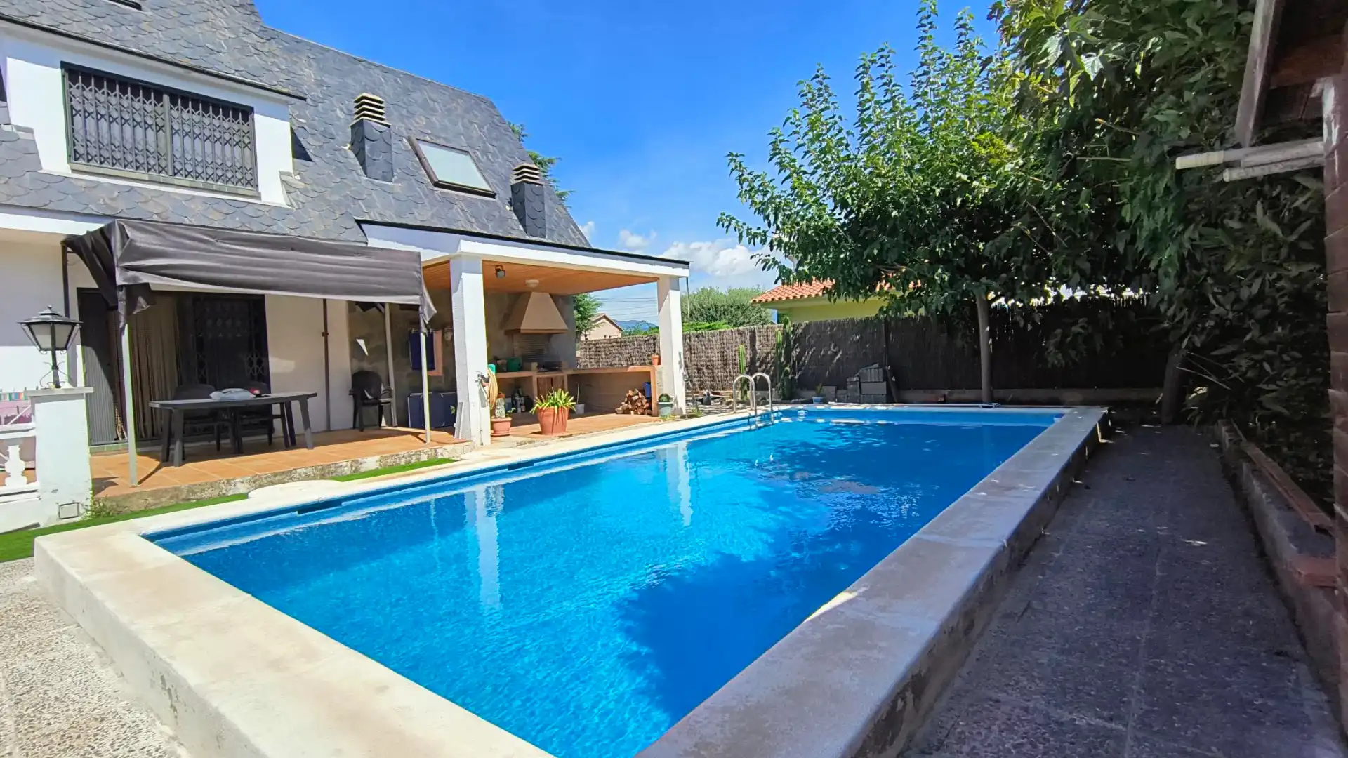Piscina de Casa o xalet en venda en Llinars del Vallès amb Aire condicionat, Calefacció i Jardí privat