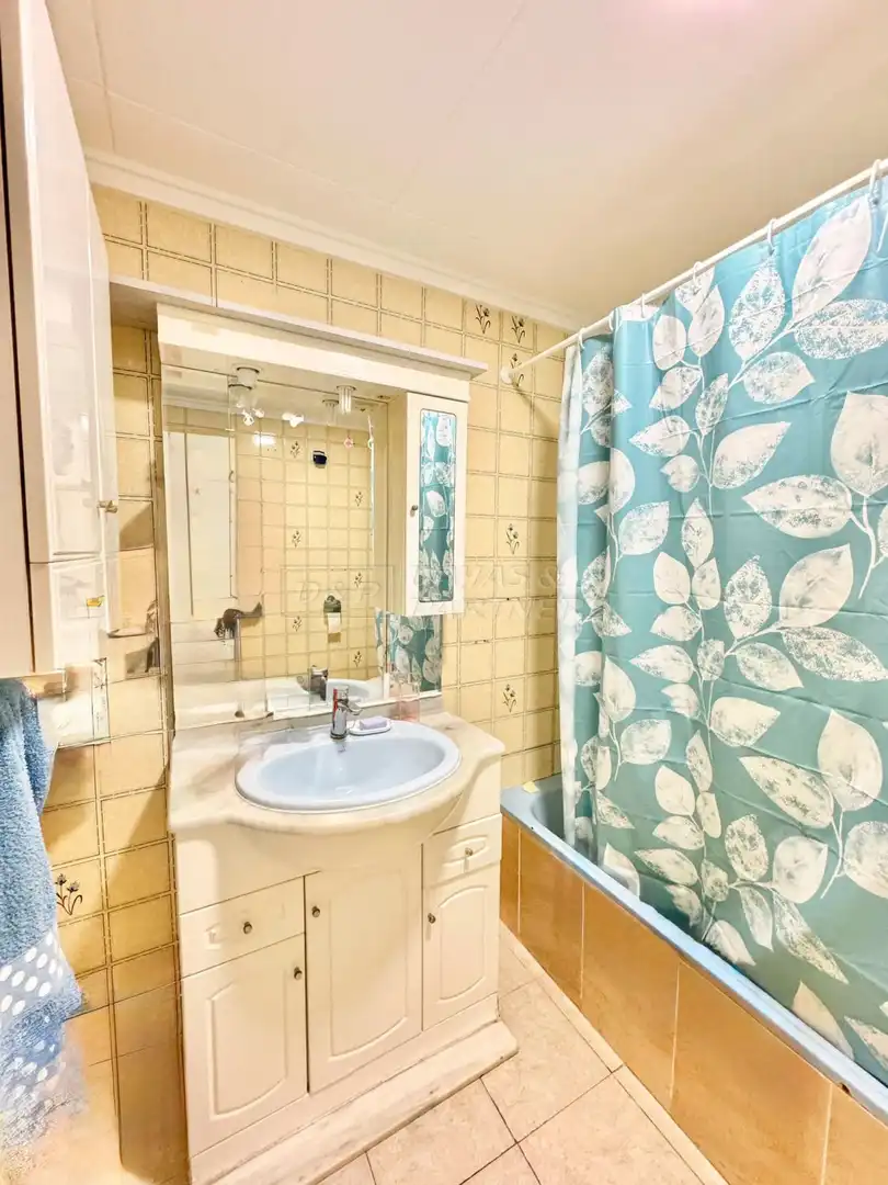 Badezimmer von Wohnungen zum Verkauf in Torrevieja mit Terrasse und Gemeinschaftspool