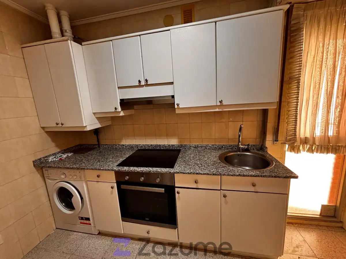 Küche von Wohnung zur Miete in  Logroño mit Heizung, Abstellraum und Möbliert