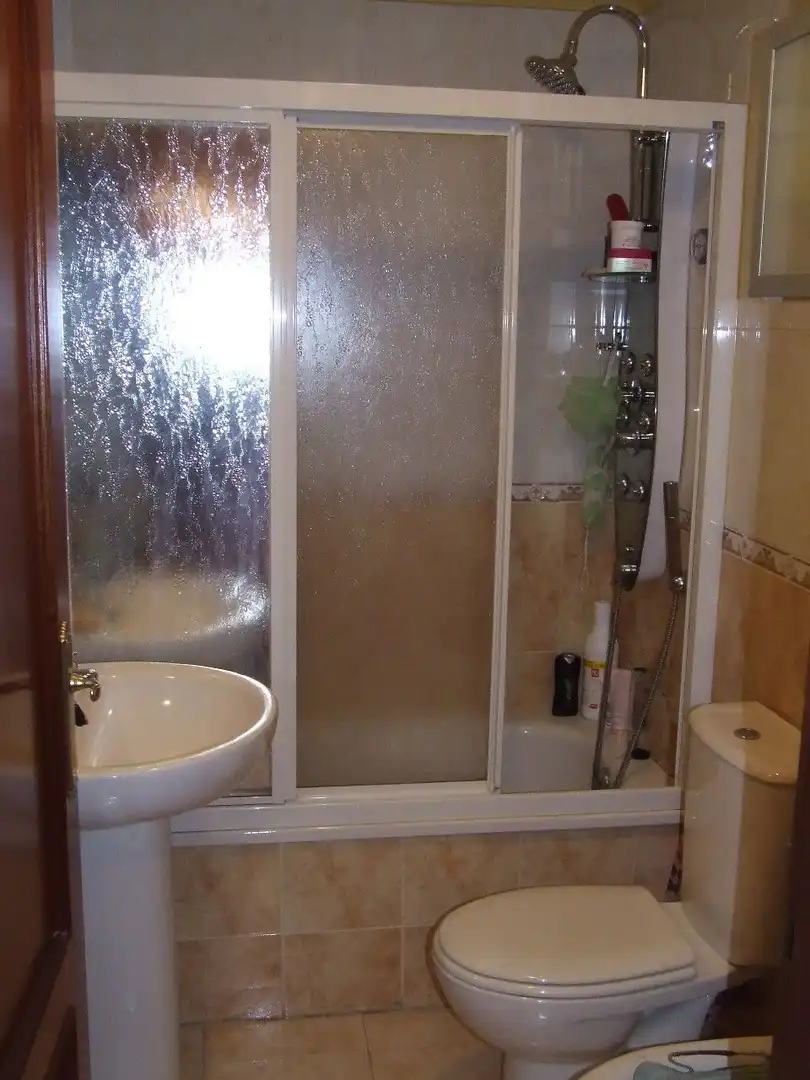 Badezimmer von Wohnung zum Verkauf in Valdés - Luarca mit Privatgarten