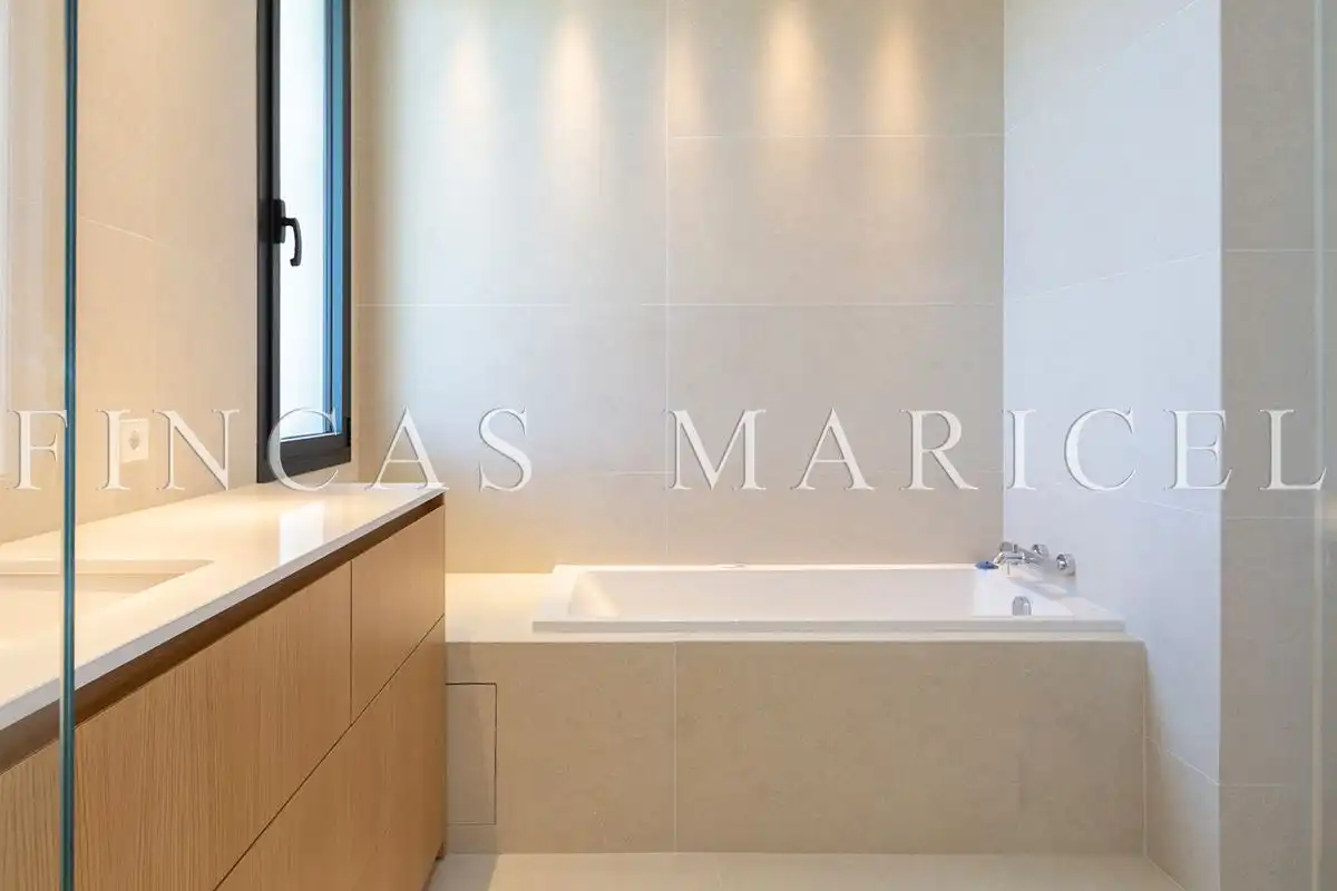 Bathroom of Houses for sale in Sitges  with Air Conditioner, Heating and Private garden