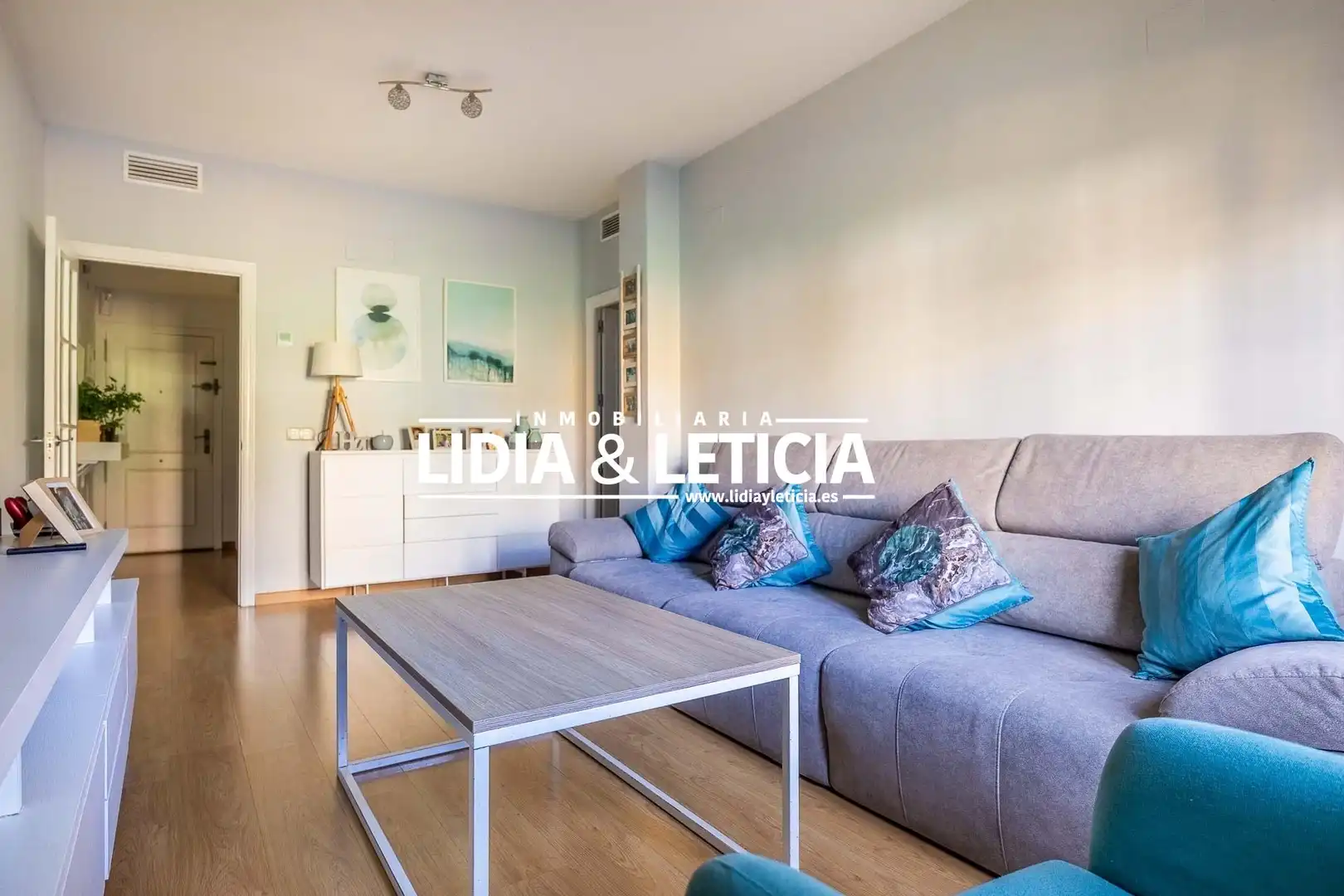 Sala de estar de Piso en venta en Alcalá de Guadaira con Aire acondicionado, Calefacción y Parquet
