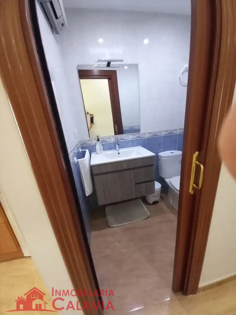 Baño de Apartamento de alquiler en Baeza con Aire acondicionado, Calefacción y Amueblado