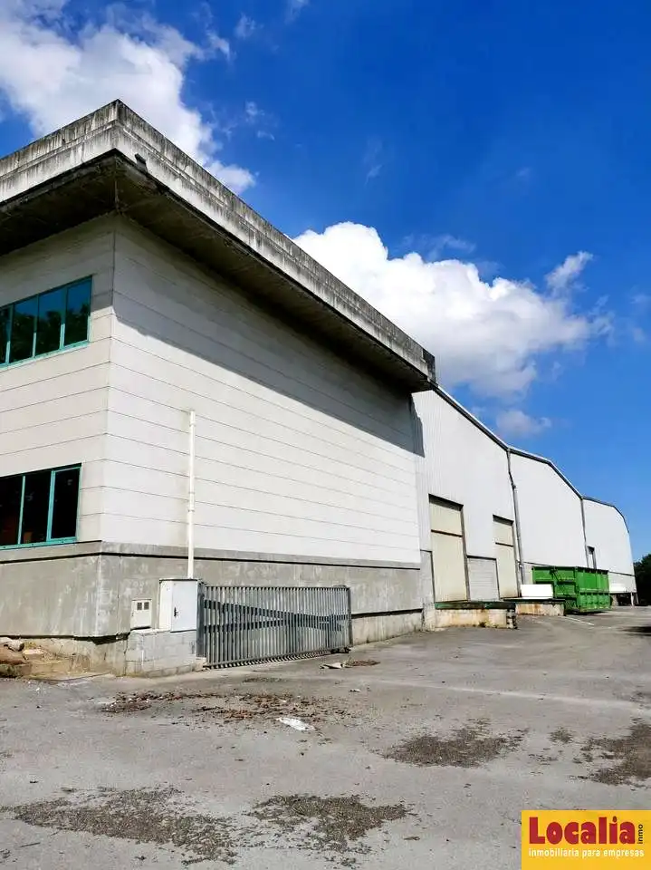 Vista exterior de Nave industrial de alquiler en Polanco