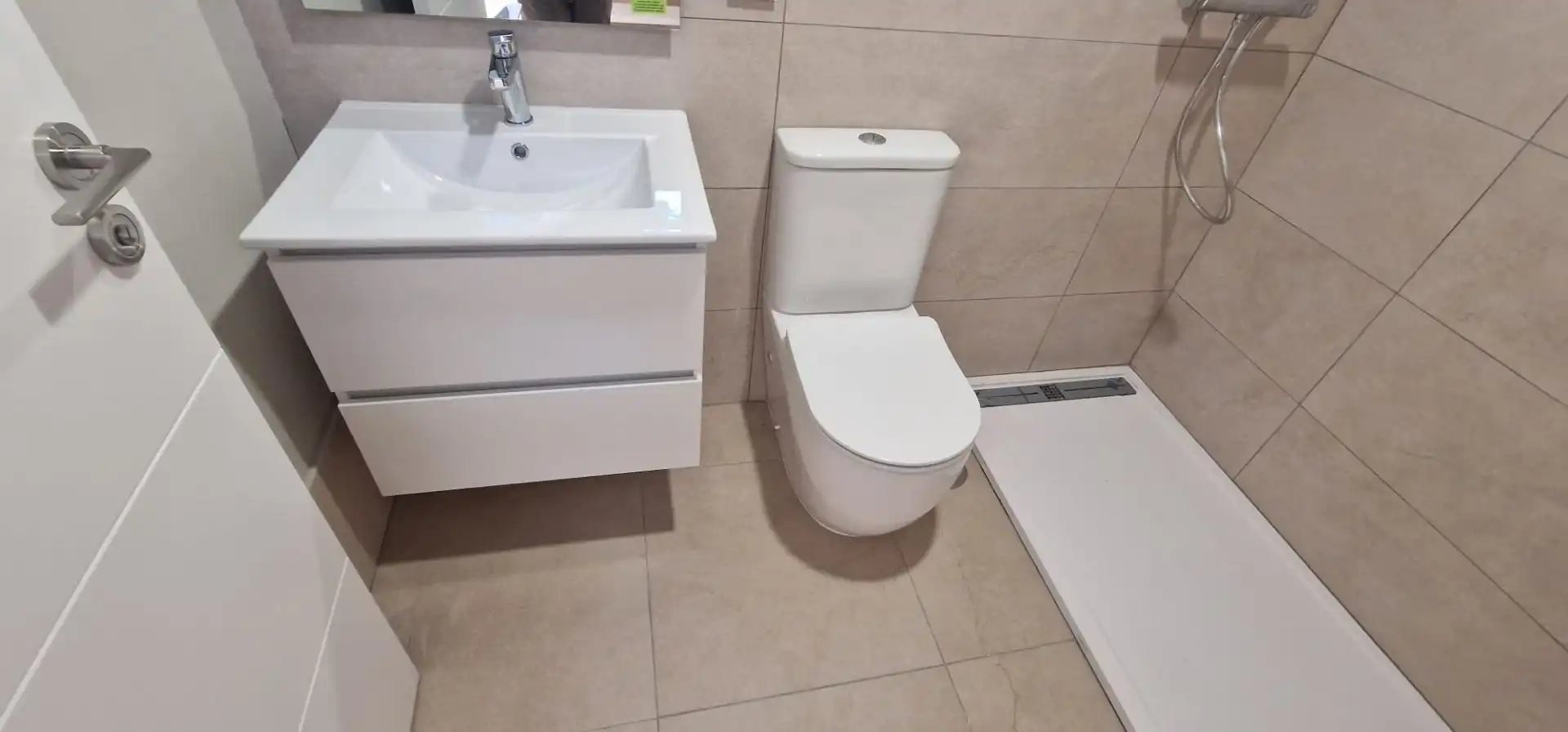 Badezimmer von Einfamilien-Reihenhaus zur Miete in Guillena mit Privatgarten, Balkon und Gemeinschaftspool