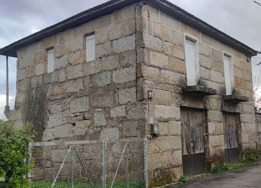 Außenansicht von Country house zum verkauf in San Cibrao das Viñas mit Privatgarten