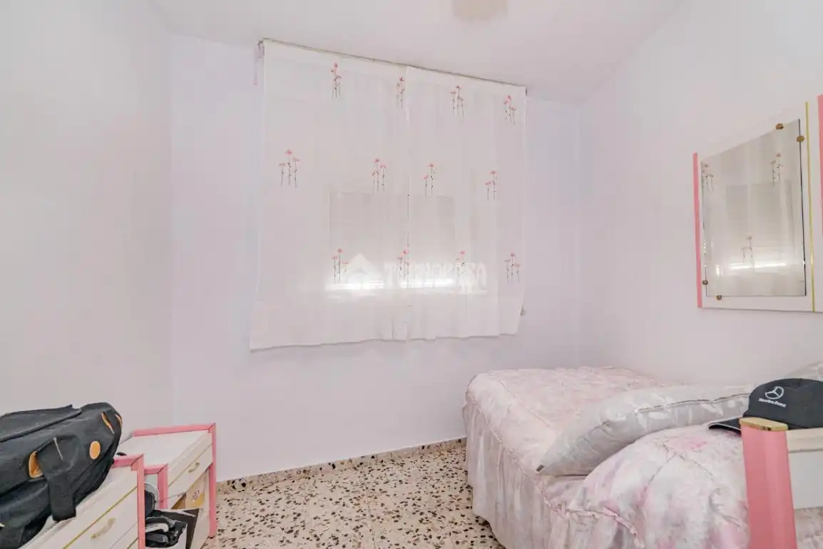 Dormitori de Casa adosada en venda en Loja amb Aire condicionat, Terrassa i Traster