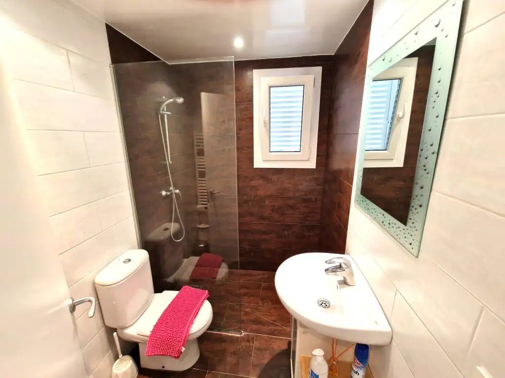 Badezimmer von Wohnung zum Verkauf in Calvià mit Klimaanlage, Privatgarten und Terrasse