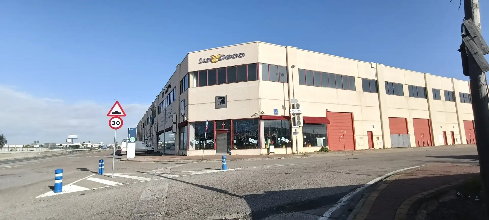 Außenansicht von Fabrikhallen zur Miete in Alcalá de Guadaira