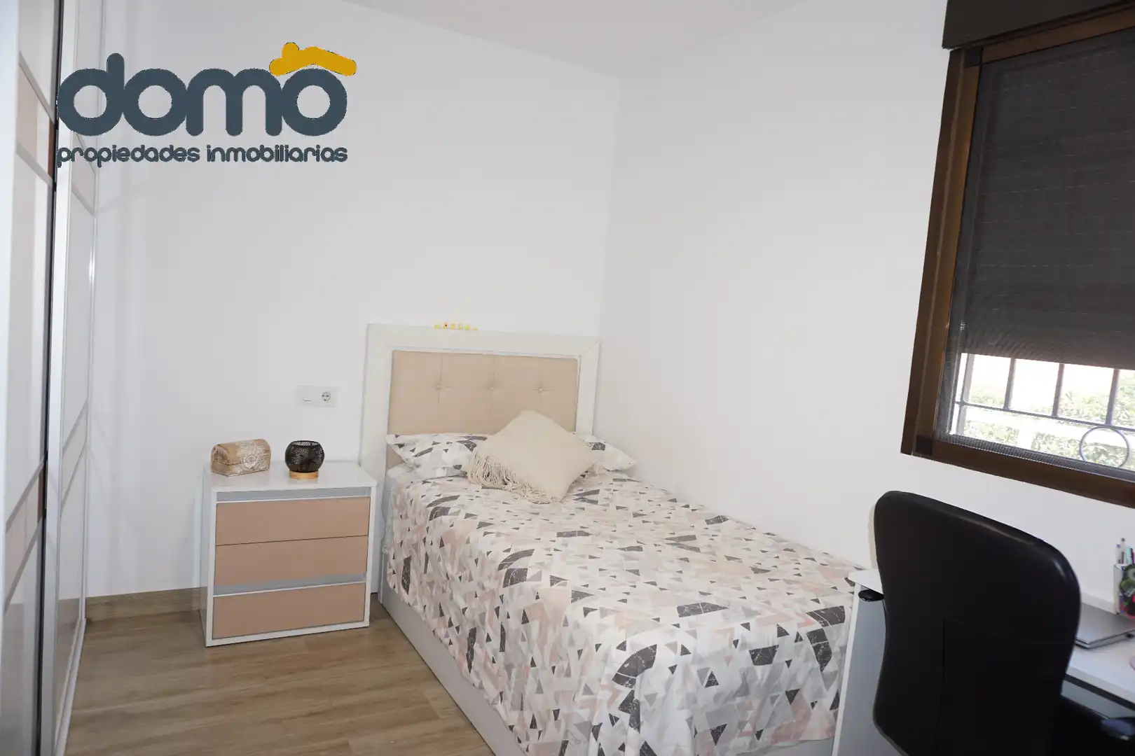 Habitación de Piso en venta en Almería con Aire acondicionado, Terraza y Piscina comunitaria