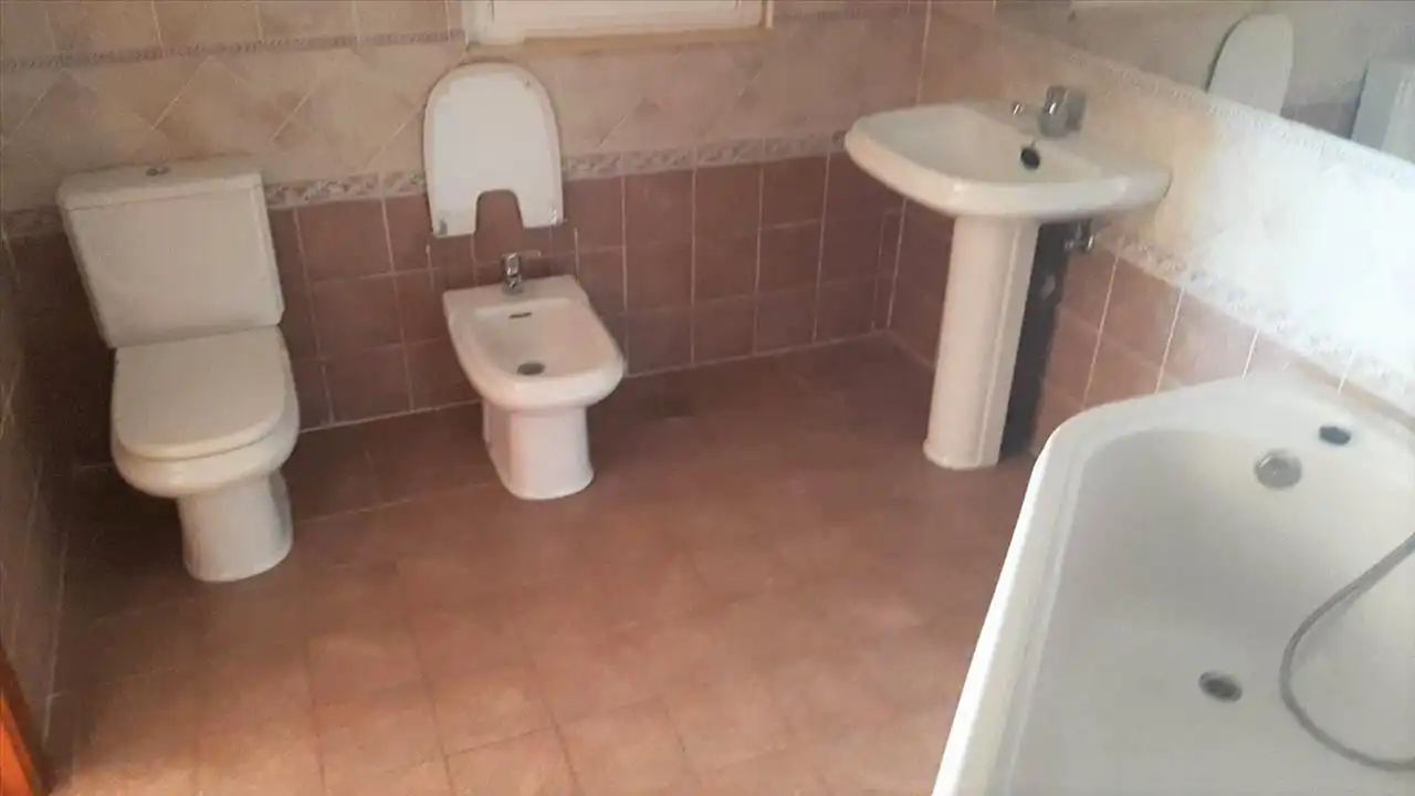 Baño de Casa adosada en venta en Sariegos con Jardín privado
