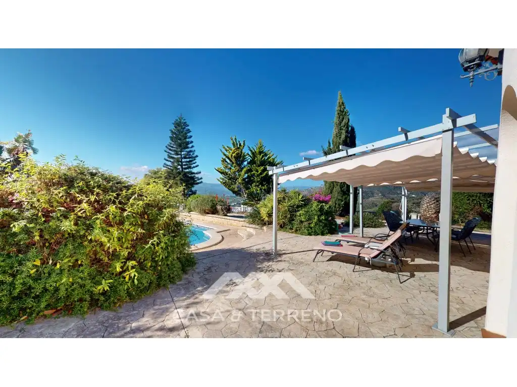 Vista exterior de Casa o chalet en venta en Algarrobo con Aire acondicionado, Jardín privado y Terraza