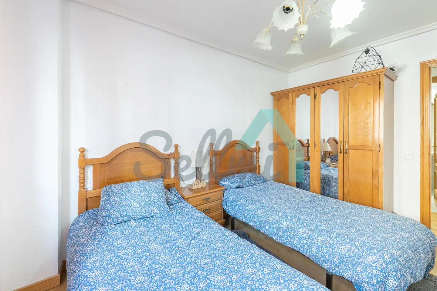 Bedroom of Flat for rent in Oviedo   with Heating, Parquet flooring and Furnished