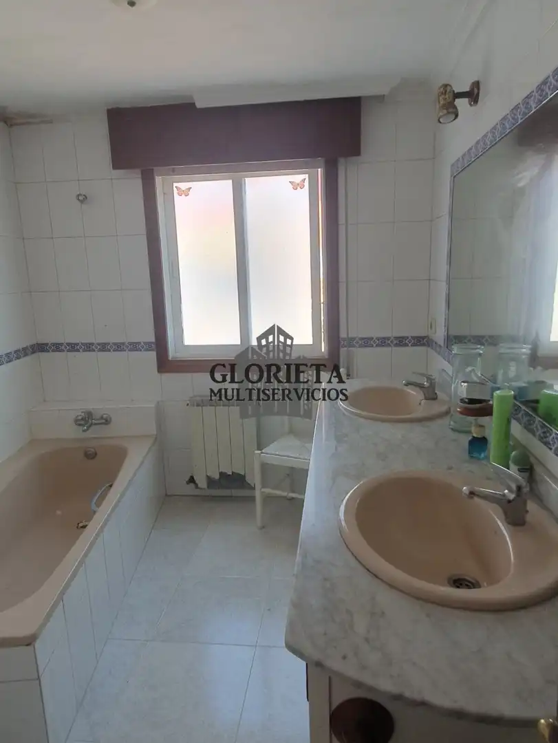 Bathroom of Houses for sale in Vigo   with Heating, Parquet flooring and Terrace