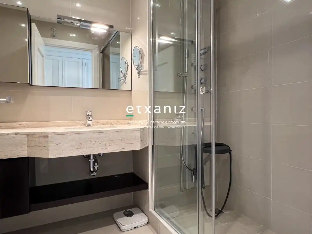 Baño de Piso de alquiler en Donostia - San Sebastián  con Calefacción, Terraza y Horno