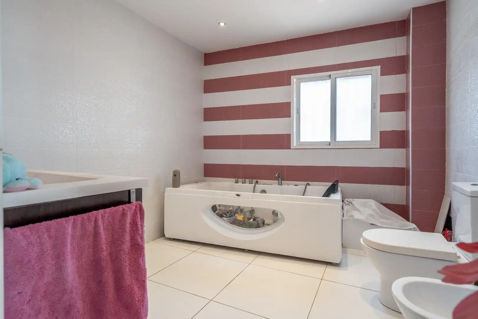 Bathroom of Houses for sale in Valencia  with Private garden, Terrace and Swimming Pool