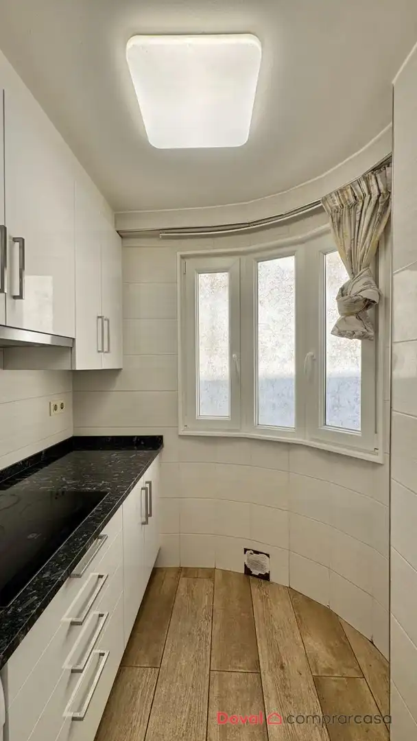 Kitchen of Flat for sale in Vigo   with Heating, Private garden and Terrace