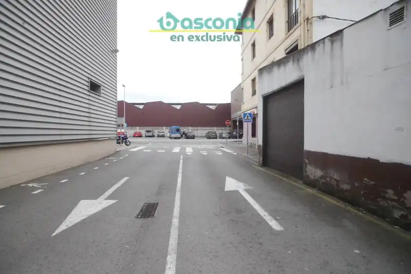 Aparcament de Local en venda en Basauri 