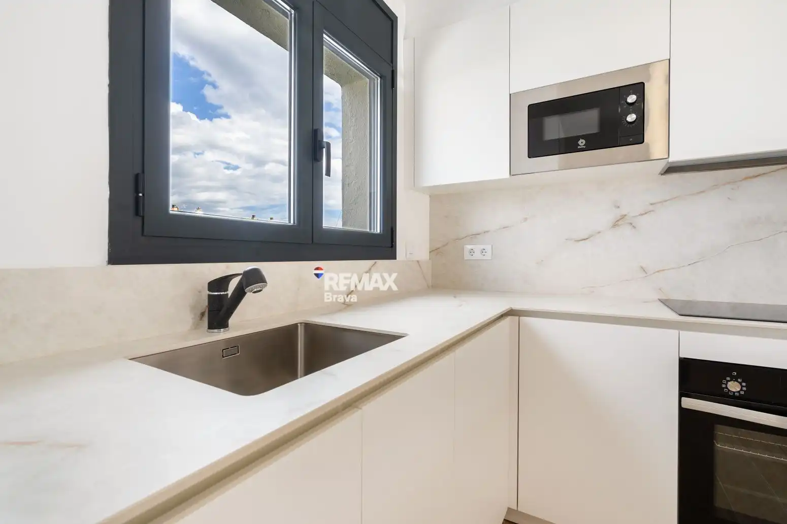 Cuina de Casa o xalet en venda en Empuriabrava amb Aire condicionat, Calefacció i Terrassa