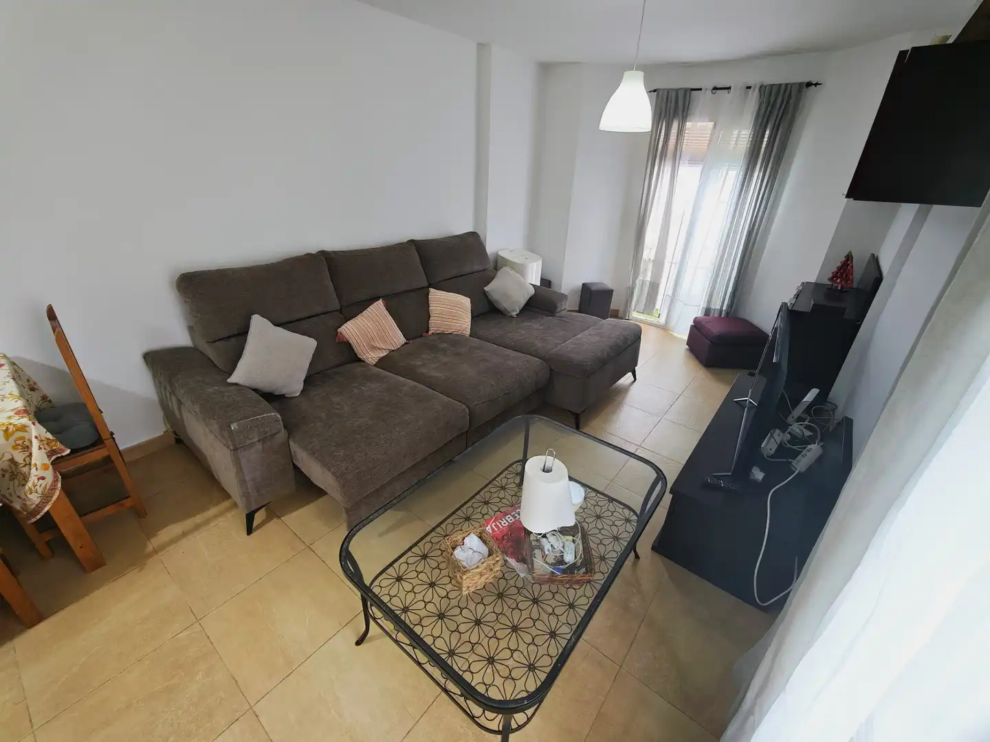 Sala d'estar de Casa adosada en venda en Lebrija amb Aire condicionat, Moblat i Forn