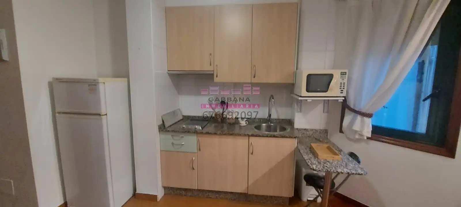 Study for rent in Rúa do Areal, 88, Centro - Areal