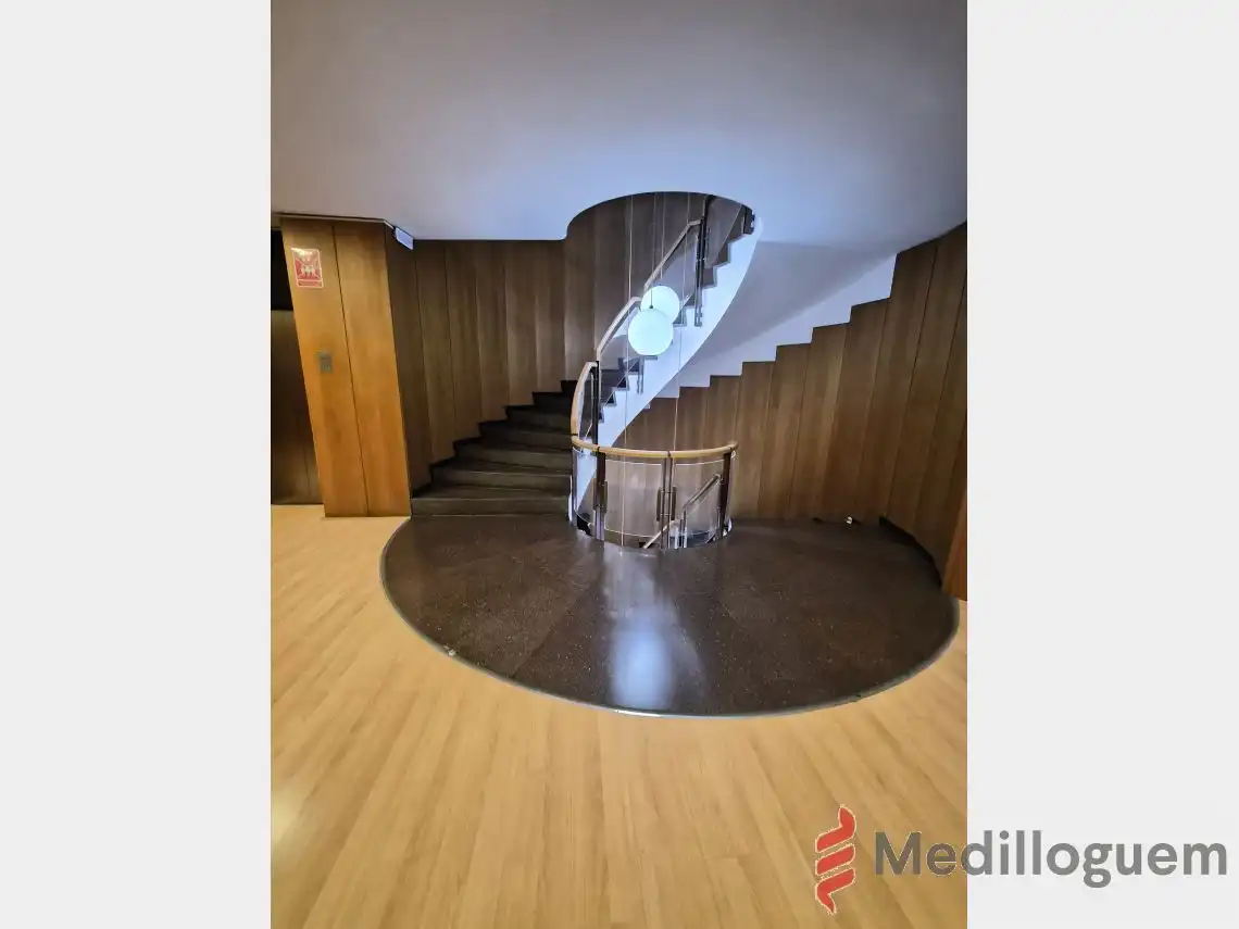 Oficina de alquiler en Les Corts
