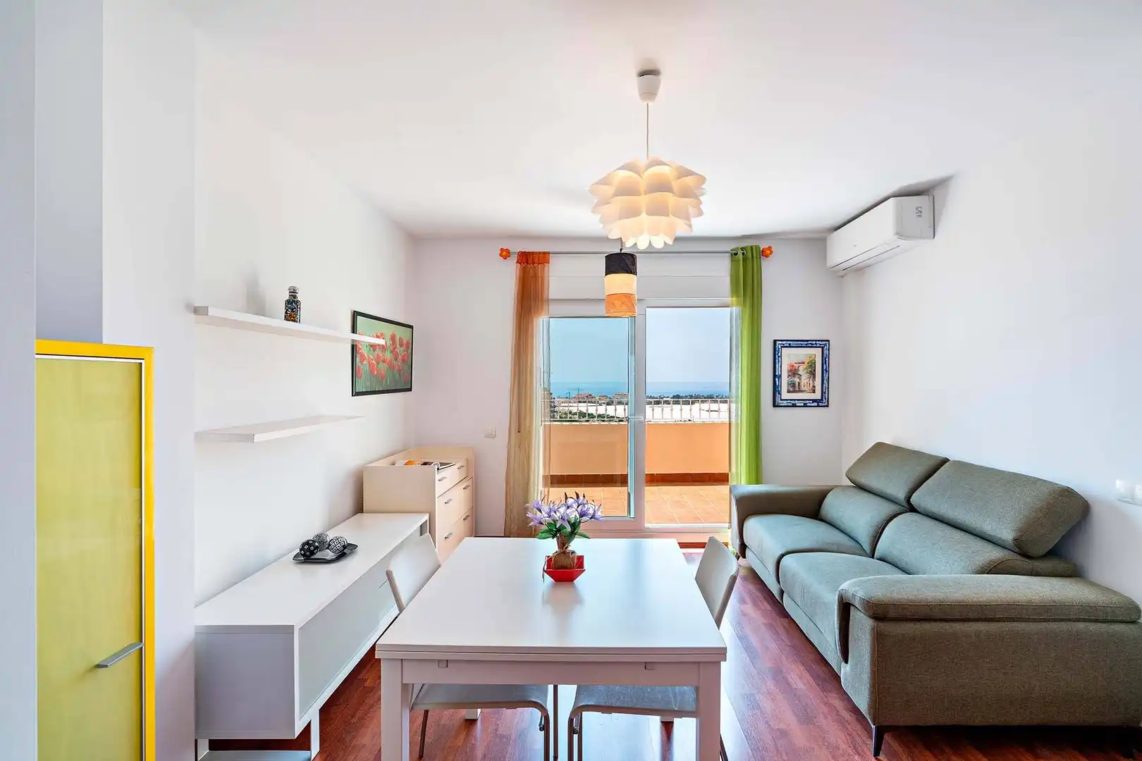 Sala d'estar de Àtic en venda en Roquetas de Mar amb Aire condicionat, Parquet i Terrassa