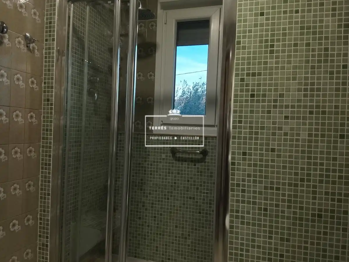Bany de Casa o xalet en venda en Castellón de la Plana / Castelló de la Plana amb Calefacció, Terrassa i Moblat