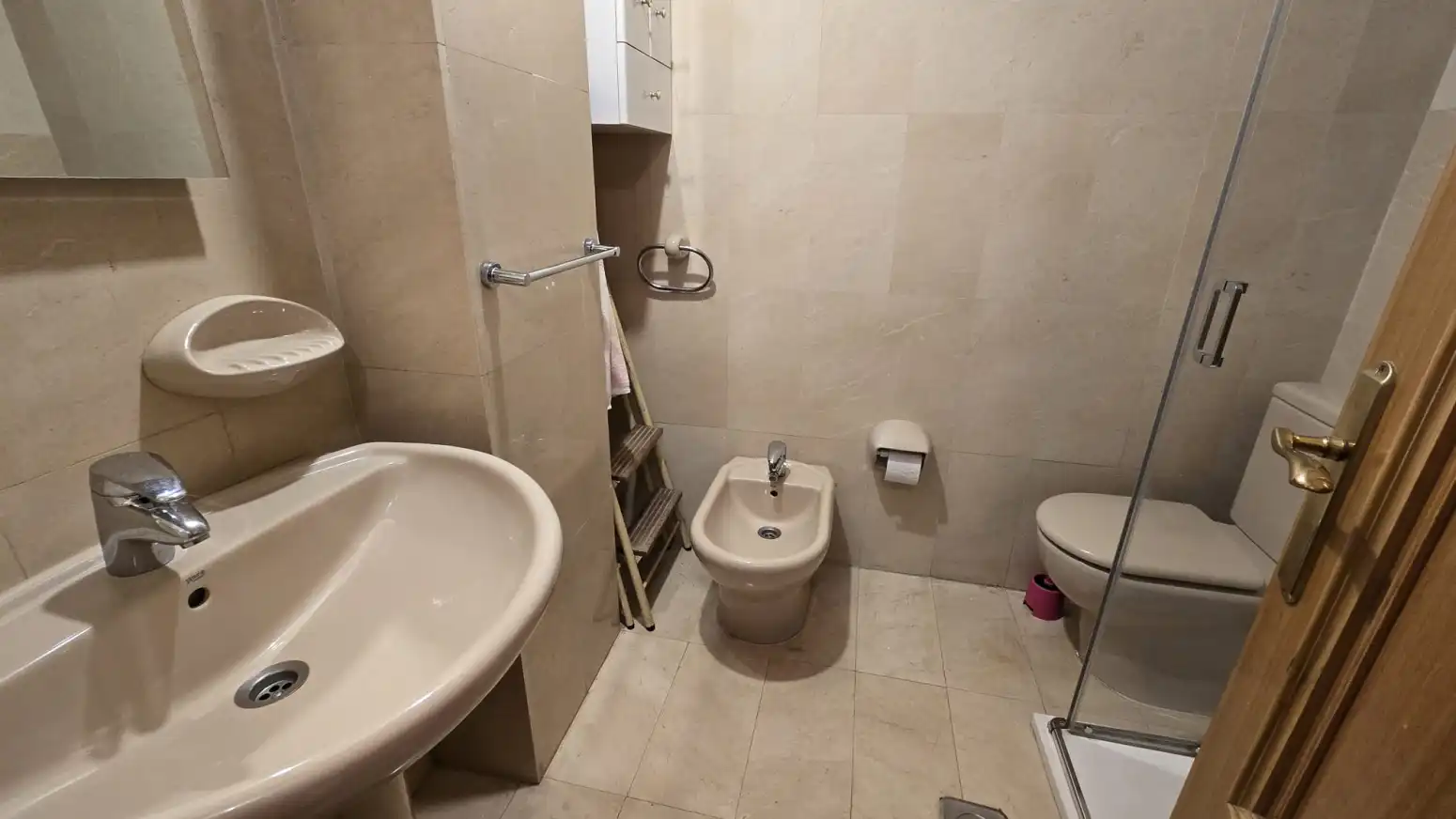 Bathroom of Flat for rent in Gijón   with Heating and Parquet flooring