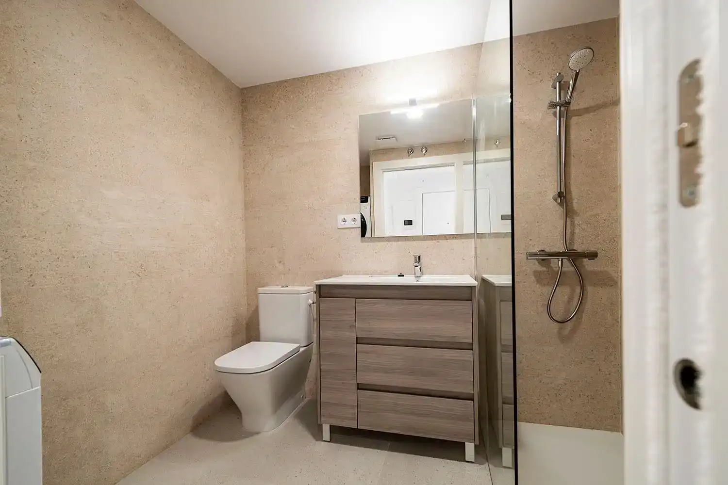 Badezimmer von Wohnung zur Miete in  Zaragoza Capital mit Klimaanlage und Balkon