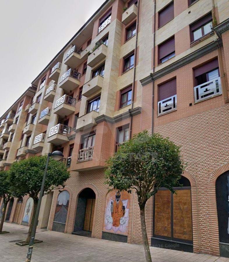 Vista exterior de Pis de lloguer en Avilés amb Calefacció