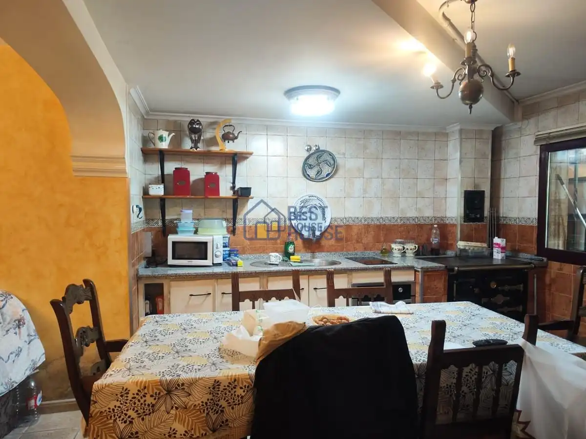 Cuina de Casa o xalet en venda en San Andrés del Rabanedo amb Calefacció, Jardí privat i Parquet