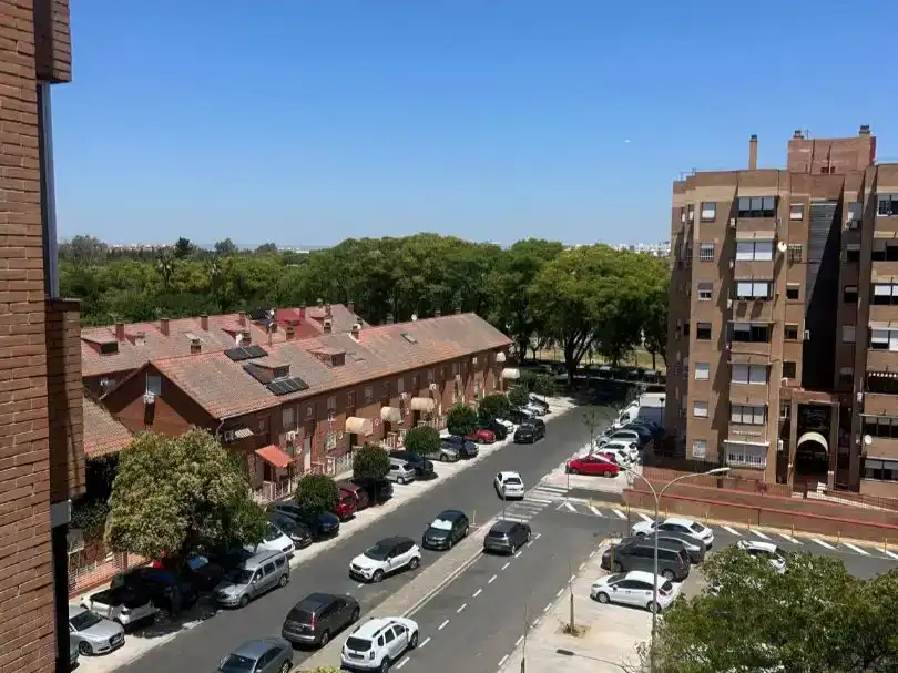Vista exterior de Pis en venda en Sevilla amb Aire condicionat i Moblat