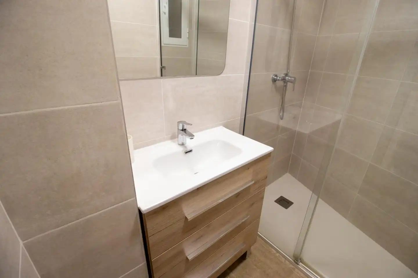 Bathroom of Flat for rent in Valencia  with Terrace and Furnished