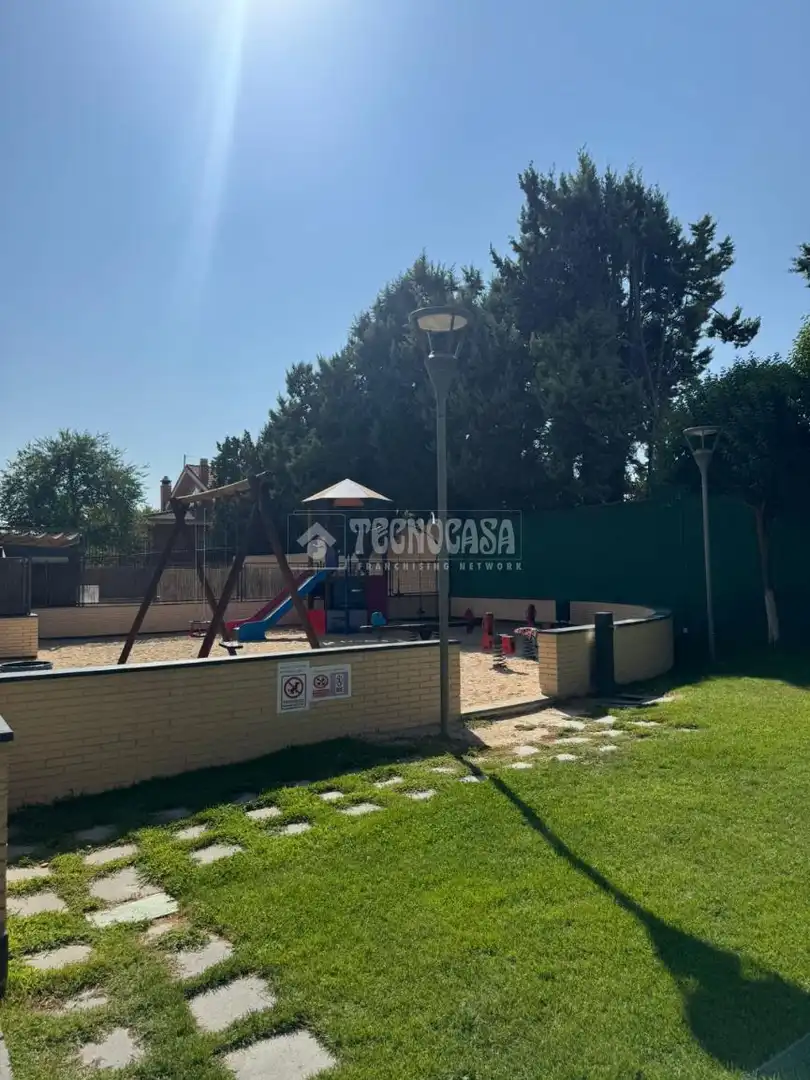 Parking de Piso en venta en Valdemoro con Piscina comunitaria