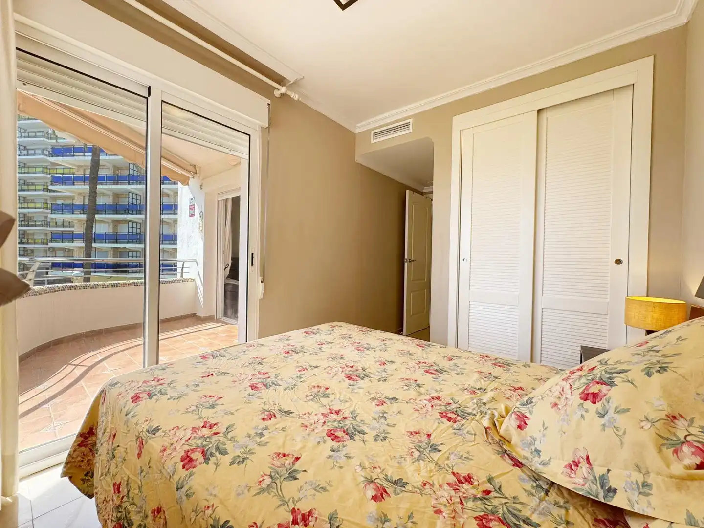 Habitación de Apartamento en venta en Dénia con Aire acondicionado, Calefacción y Jardín privado