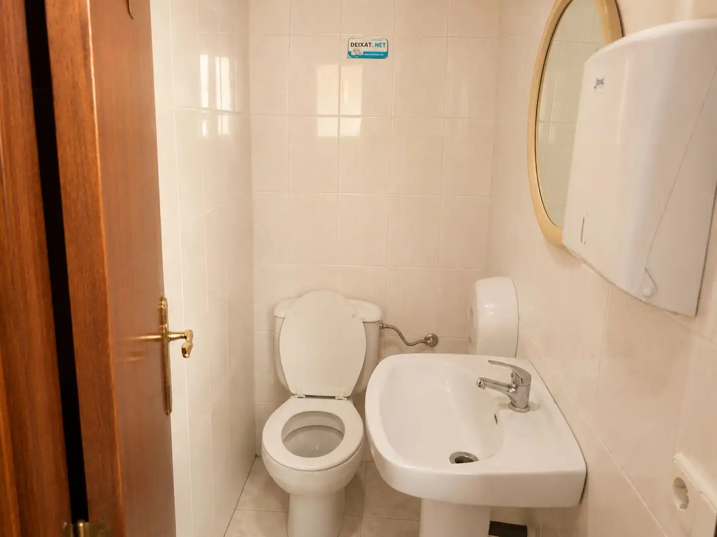 Bathroom of Commercial properties for rent in Terrassa  with Air Conditioner, Terrace and Furnished